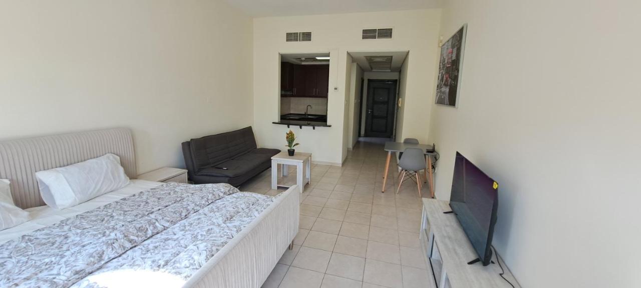 Dg83 Studio Flat, Close To The Gardens Metro Station 5 Min Walkable Apartment Dubai Exterior photo